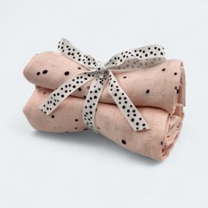 Donebydeer-Dreamy-dots-muslinkluter-Powder-1.jpg